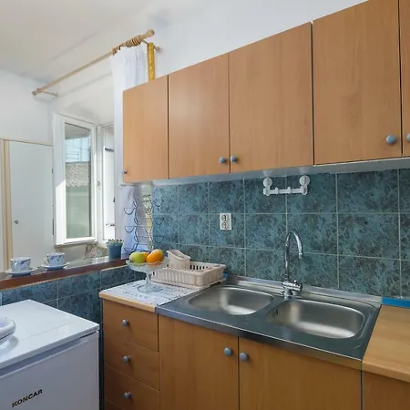 Studio Apartman Ela Apartment *
