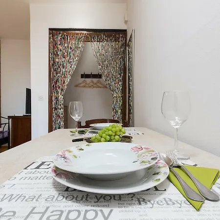 Studio Apartman Ela Pula