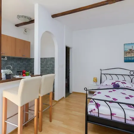 Apartment Studio Apartman Ela Pula
