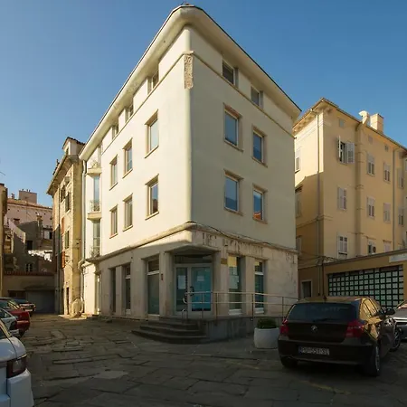 Studio Apartman Ela Apartment *